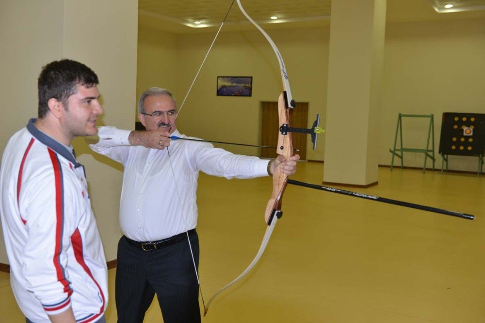 Vali Karaloğlu’ndan Okçuluk Milli Takımına Ziyaret