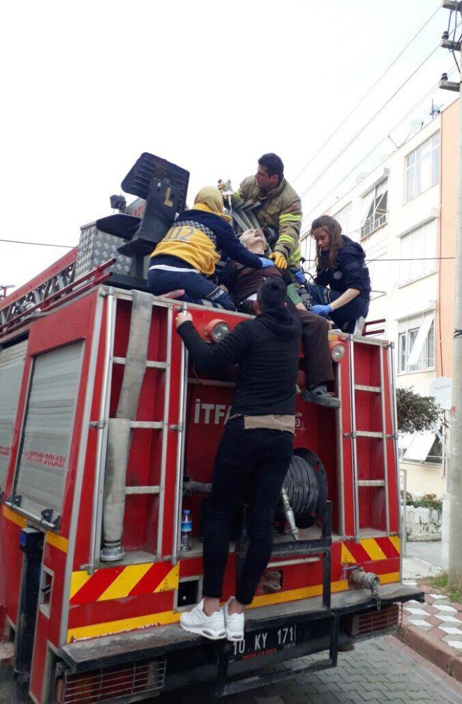 Dal Budamak İçin Çıktığı Ağaçta Tansiyonu Düşünce Mahsur Kaldı