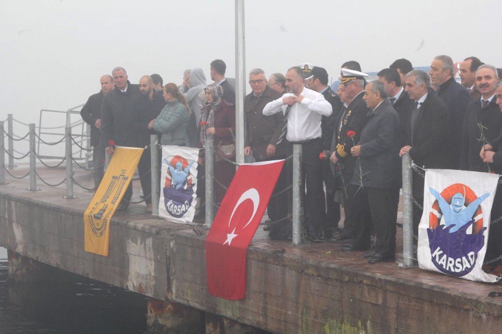 Denize Atlayan Belediye Başkanı Fenalaşan Dalgıcı Kurtardı