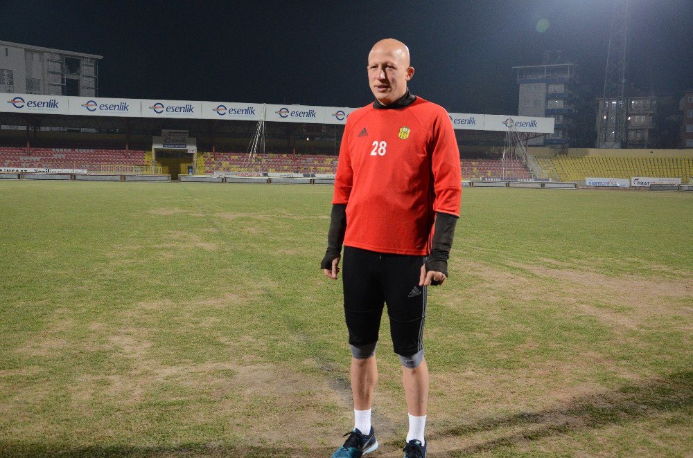 Yeni Malatyaspor Futbolcusu Murat Akça: