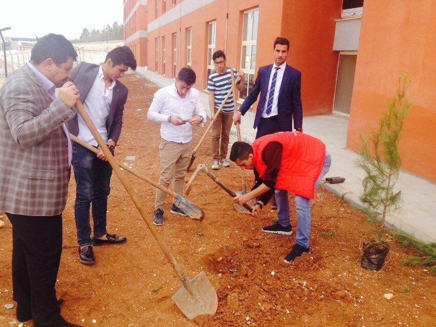 Gençlik Merkezi Gönüllüleri Kız Yurdu Bahçesinde Fidan Dikti