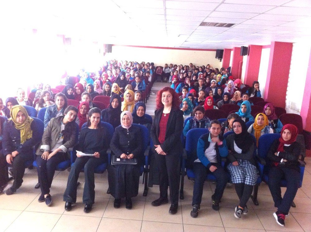 Harran Üniveristesi Okullarda Seminer Düzenliyor