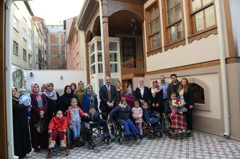 Aktaş, “Spina Bifida" Hastası Çocuklarla Buluştu