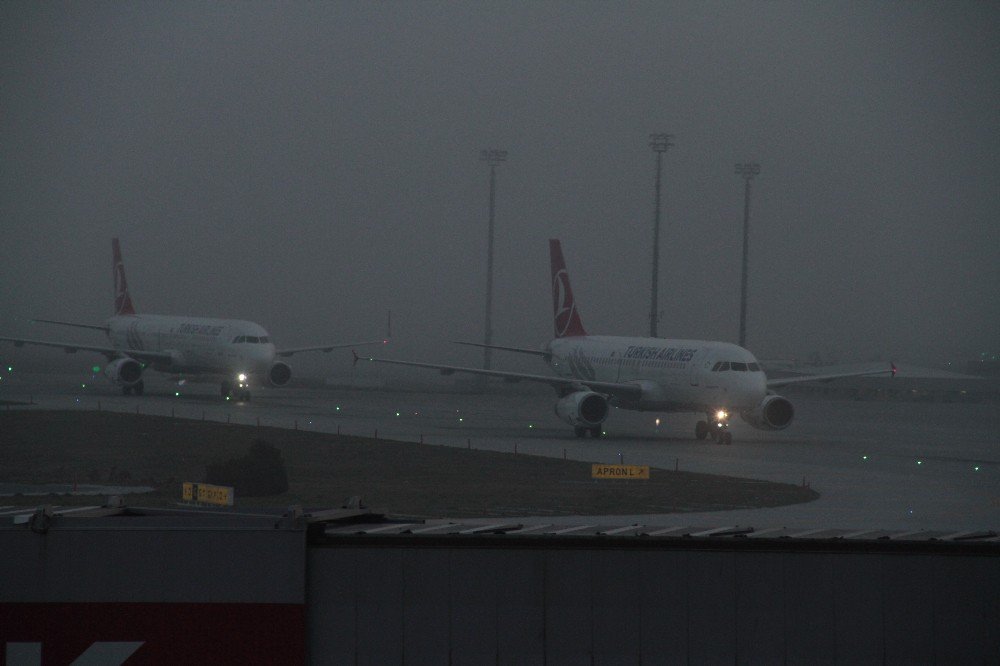 Hava Ulaşımında Yoğun Sis Olumsuz Etkisi Sürüyor