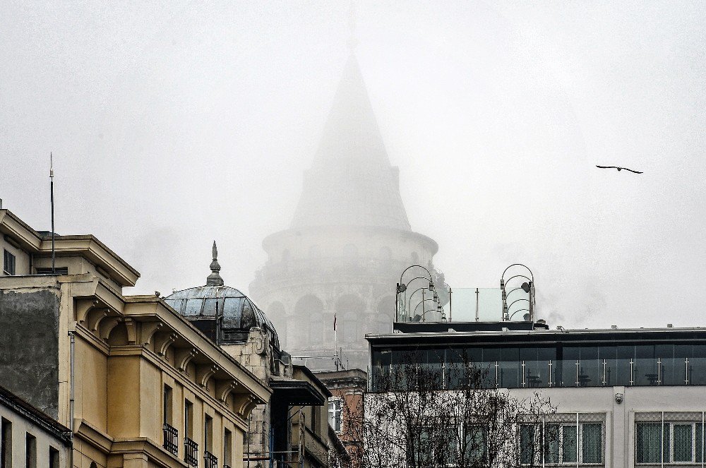 İstanbul’da Sis Devam Ediyor