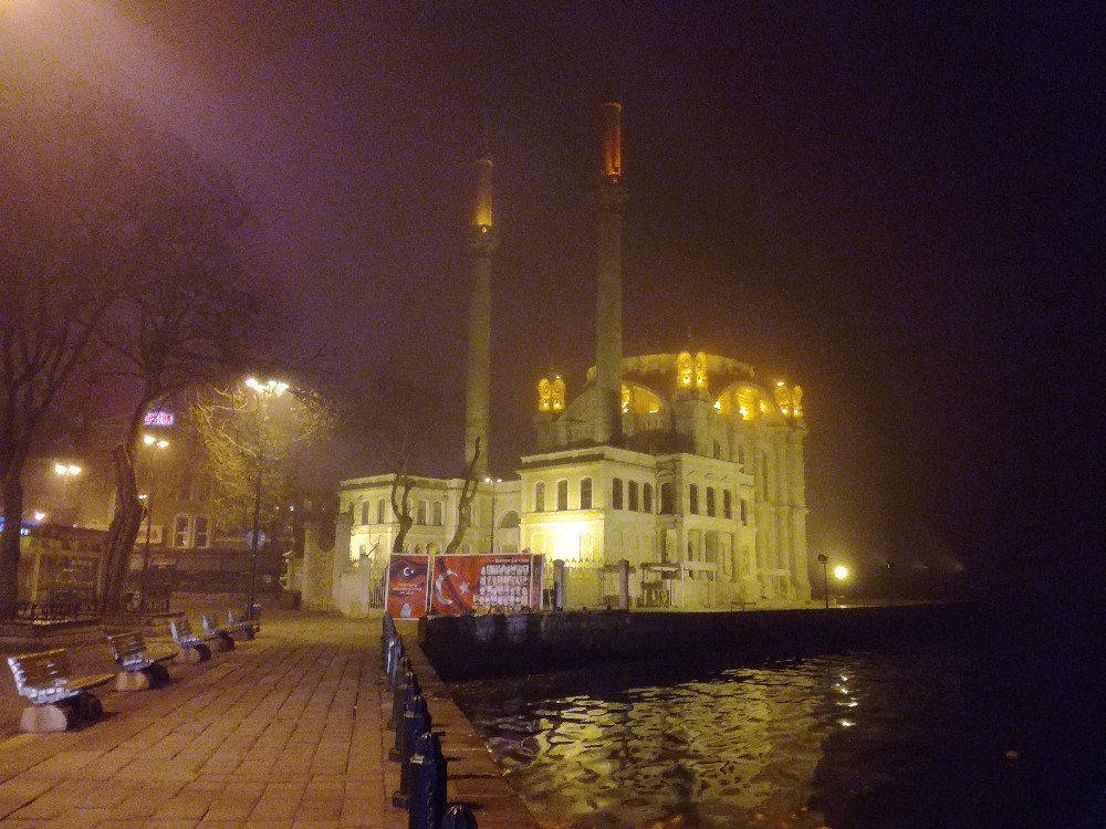 İstanbul’da Sis Etkisini Sürdürüyor