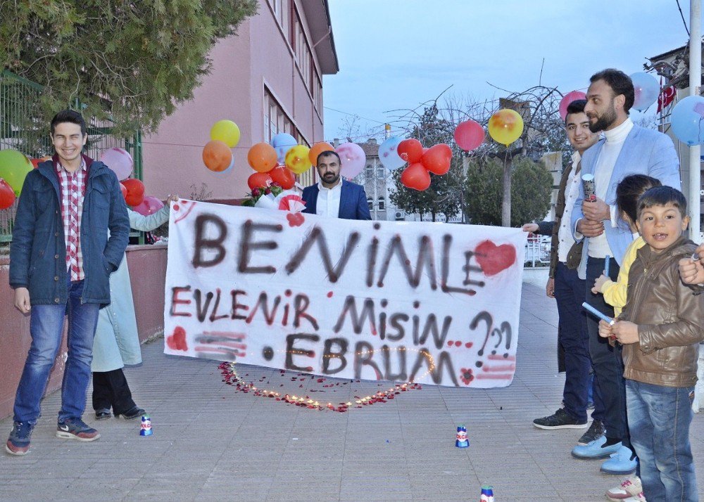 Çorum’da Pankartlı Evlilik Teklifi