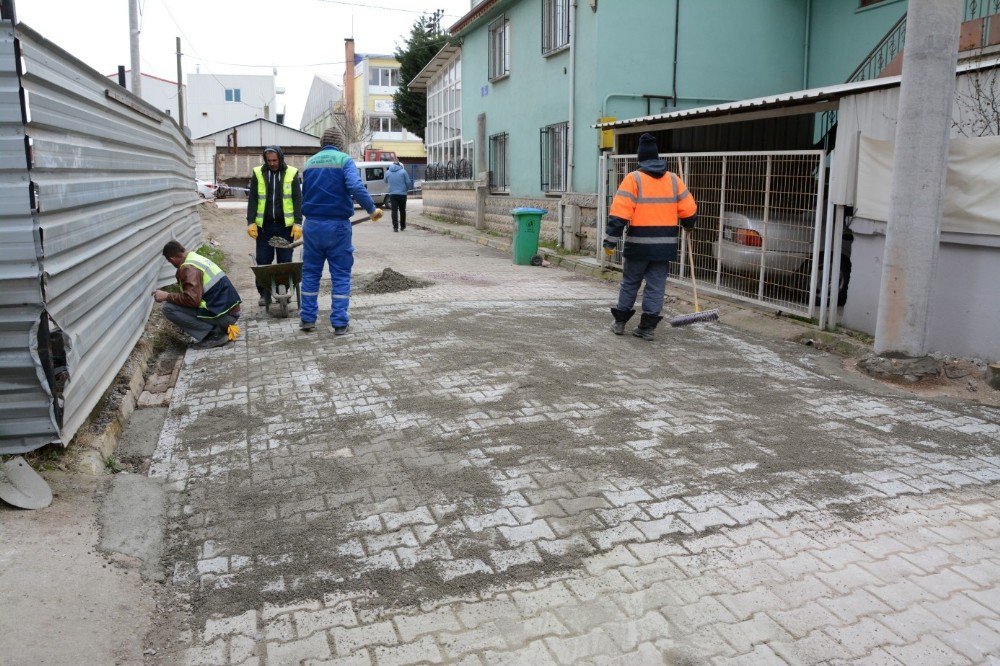 Kartepe’de Yol Yapım Ve Parke Çalışması