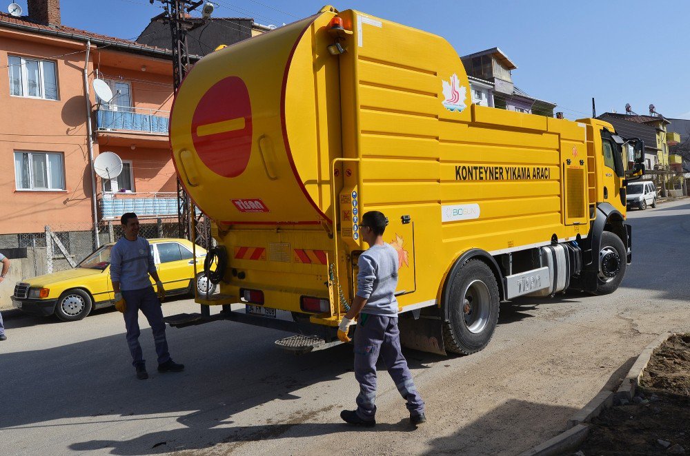 Bozüyük’te Çöp Konteynerları Dezenfekte Ediliyor