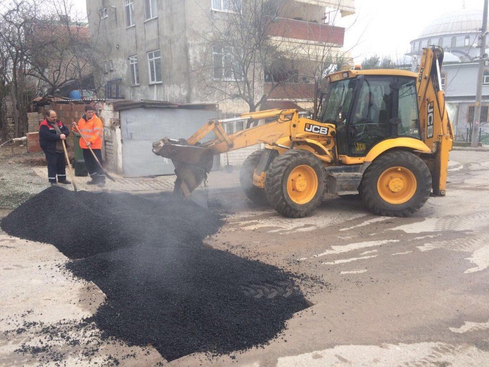 Körfez Belediyesi’den Ağaç Budama Ve Asfaltlama Çalışması