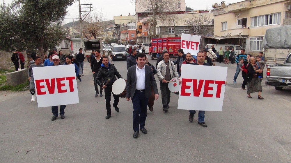 Silifke’de At Sırtında Davullu Zurnalı Referandum Çalışması