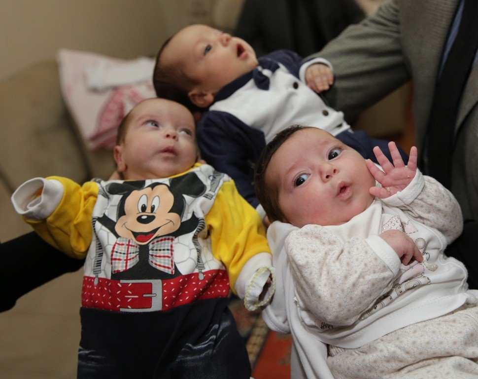 Başkan Çolakbayrakdar Çifti Üçüz Bebek Ziyaretinde