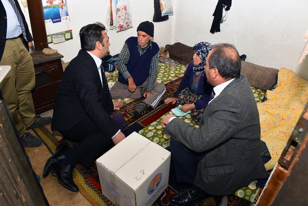 Büyükşehir’den Yumurtalık’taki Dar Gelirli Ailelere Gıda Yardımı