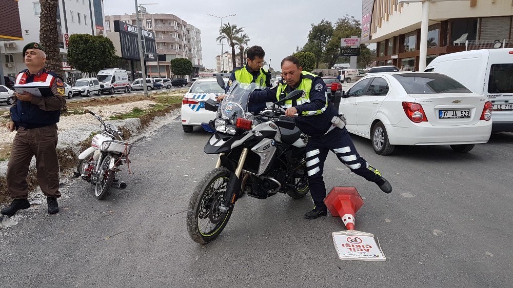 Çarptıkları Polisi Yaralı Halde Bırakıp Kaçtılar