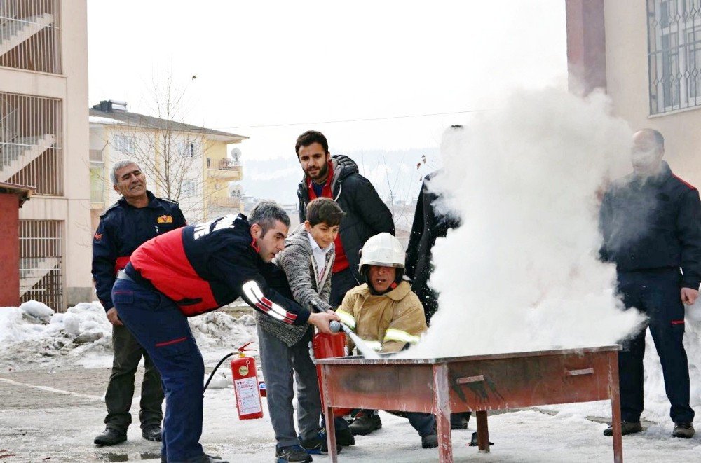 Genç’te İtfaiye, Öğrencilerle Tatbikat Yaptı