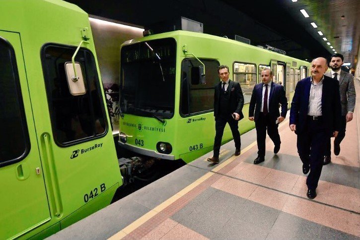 Müezzinoğlu Makam Aracından İnip Metroya Bindi