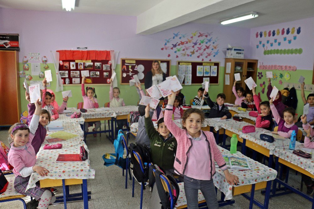 Öğrencilerden Polis Ve Asker Ağabeylerine Moral Mektubu