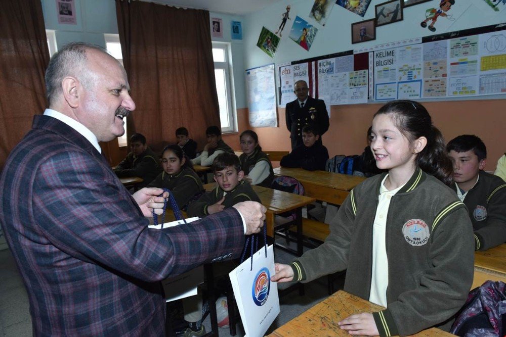 Vali Çakacak, Kızılbağ’da Öğrencilerle Bir Araya Geldi