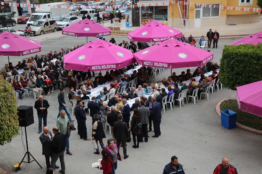 Mezitli Belediyesi Hızır Lokması Dağıttı