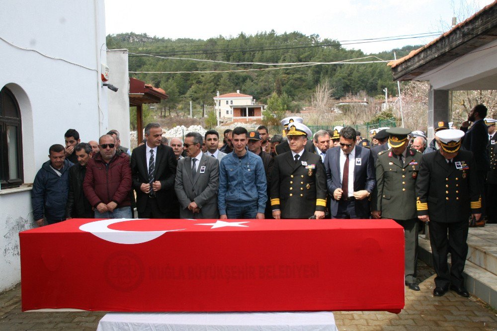 Trafik Kazasında Hayatını Kaybeden Kıbrıs Gazisi Askeri Törenle Toprağa Verildi