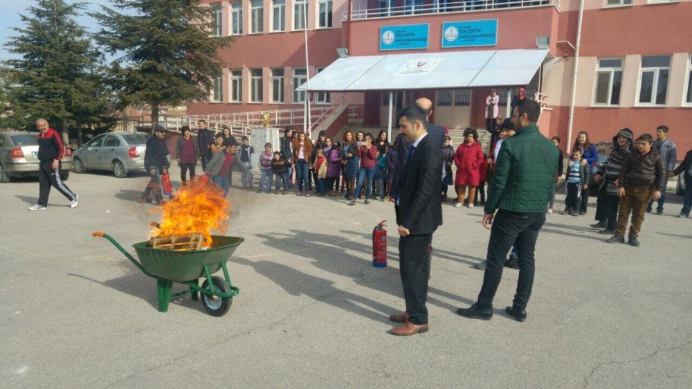 Özel Eğitim Uygulama Merkezinde Yangın Tatbikatı Yapıldı