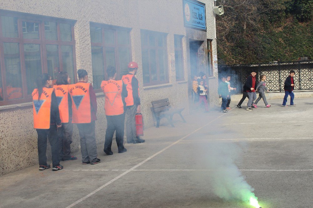 Rize’de İlköğretim Okulunda Yangın Tatbikatı Düzenlendi