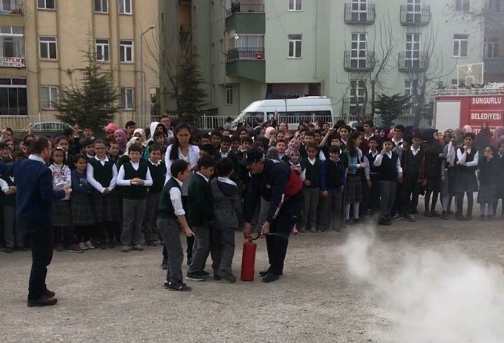 Sungurlu’daki Yangın Tatbikatı Gerçeği Aratmadı