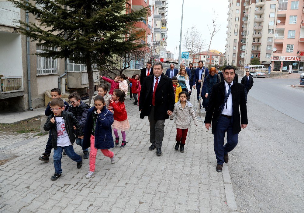 Başkan Palancıoğlu’ndan Minik Öğrencilere Sürpriz