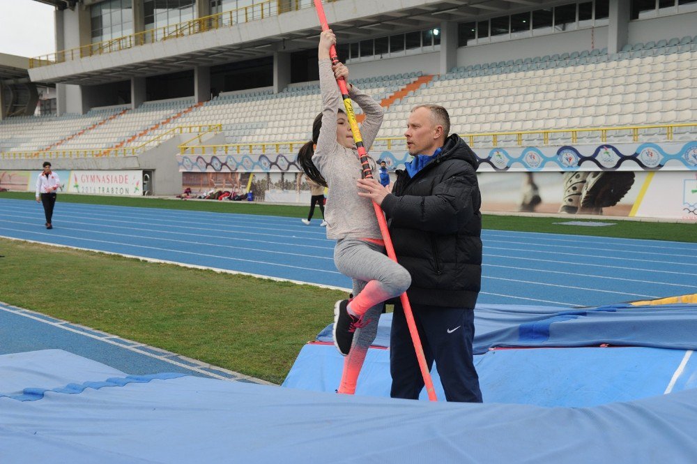 Atletizm Federasyonu Sırıkla Atlama Antrenörü Alexander Simakhin Trabzon’da Yetenek Avına Çıktı