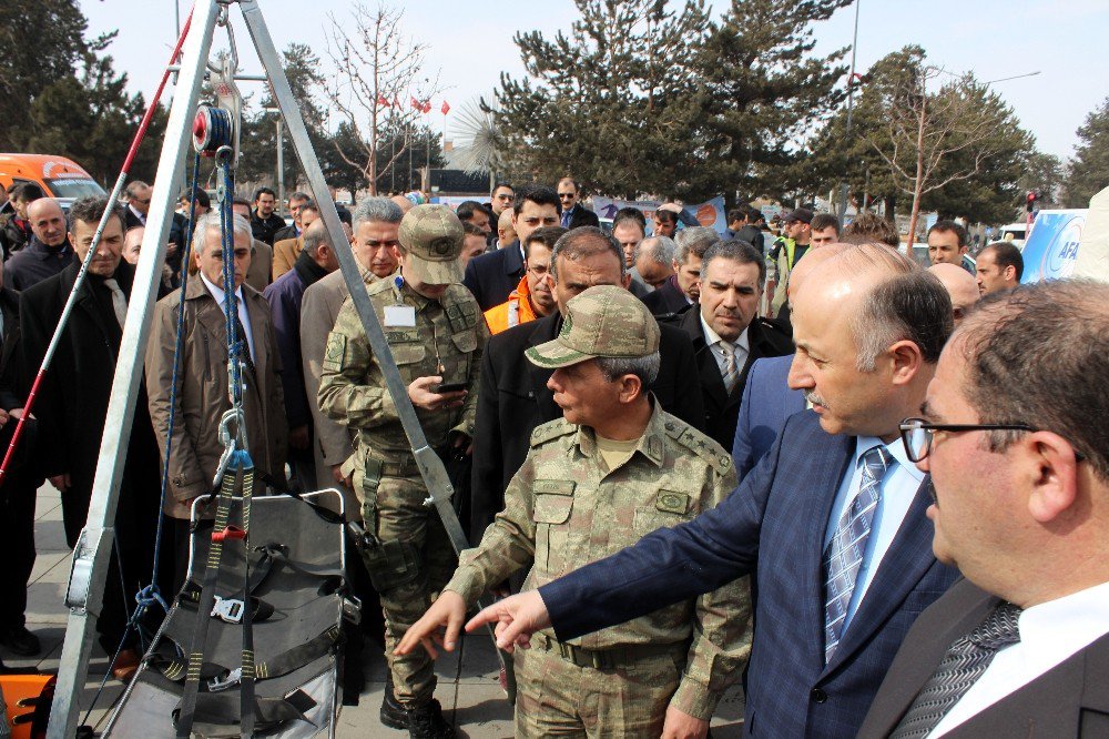 Çocuklar Validen İmza Alabilmek İçin Birbiriyle Yarıştı