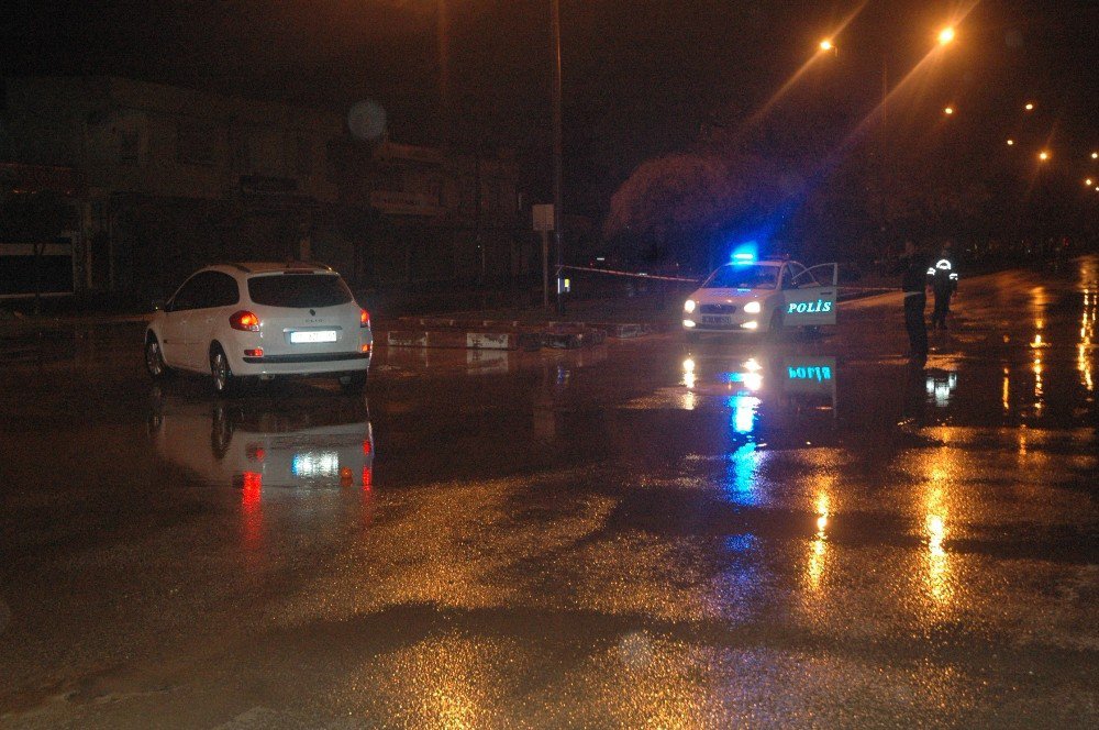 Adana’da Su Borusu Patladı, Dev Çukur Açıldı