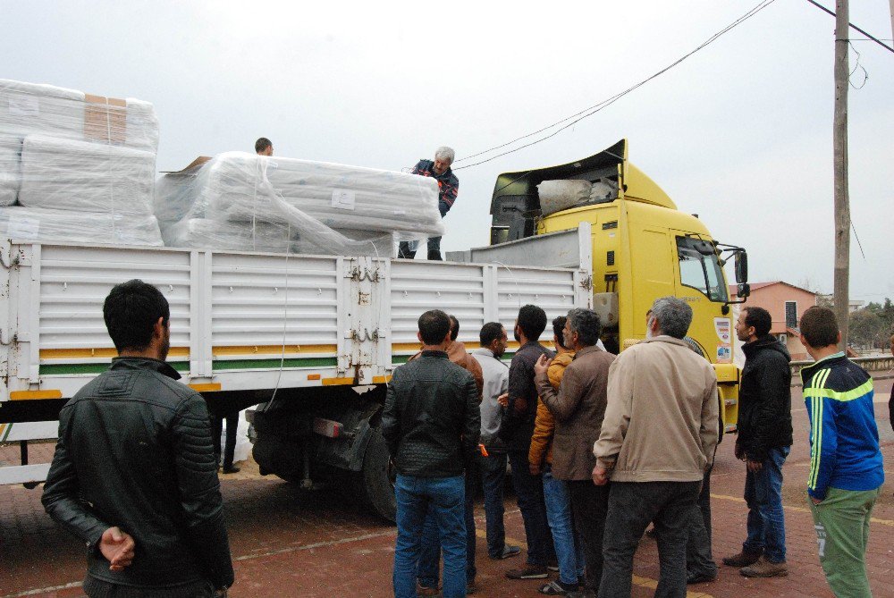 Afad Depremzedelere Yatak Dağıttı
