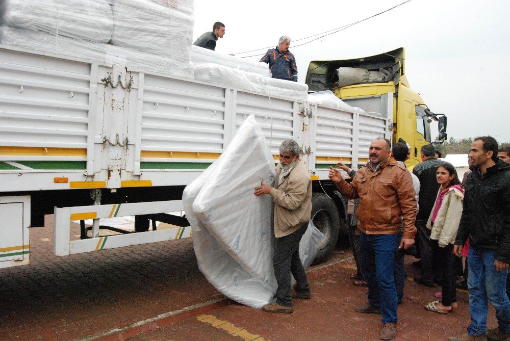 Afad Depremzedelere Yatak Dağıttı