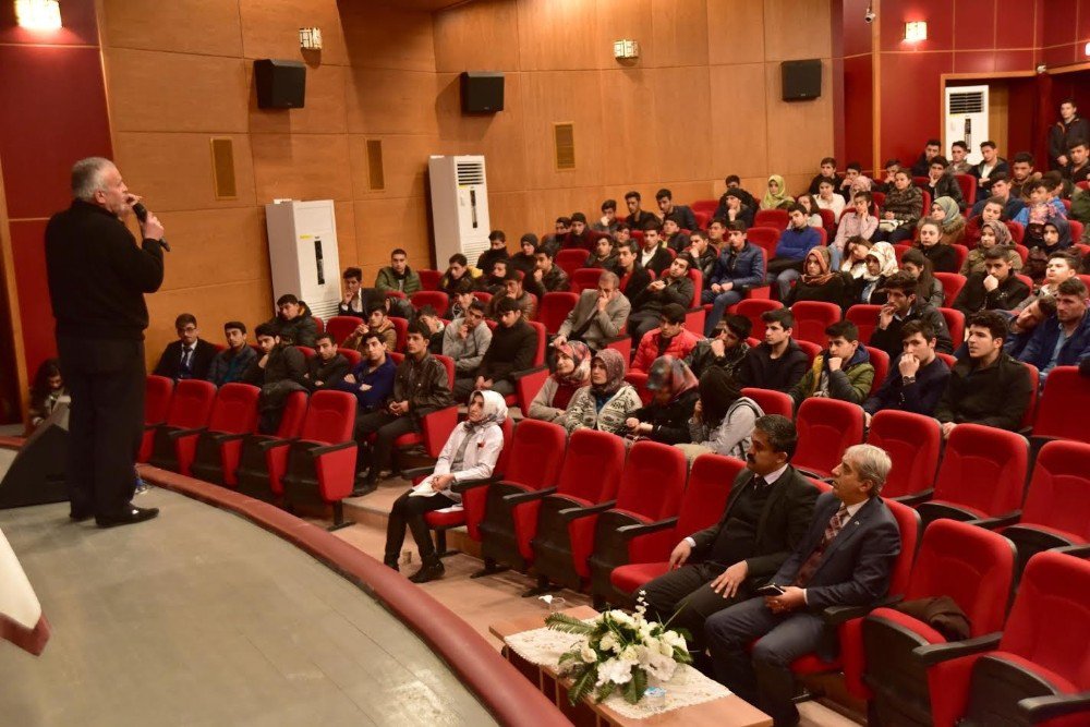 Ahlat’ta Ygs’ye Girecek Öğrencilere Seminer