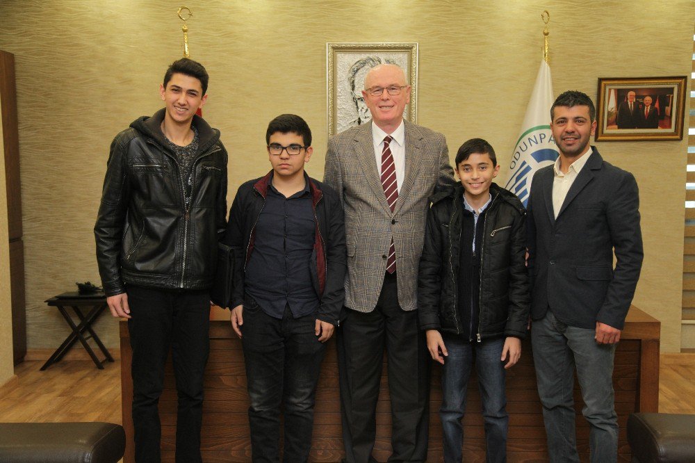 Kurt, Konuklarına Projelerini Anlattı