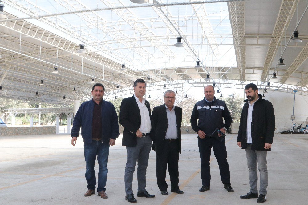 Başkan Kocadon, Bitez Yeni Pazar Yerini Gezdi