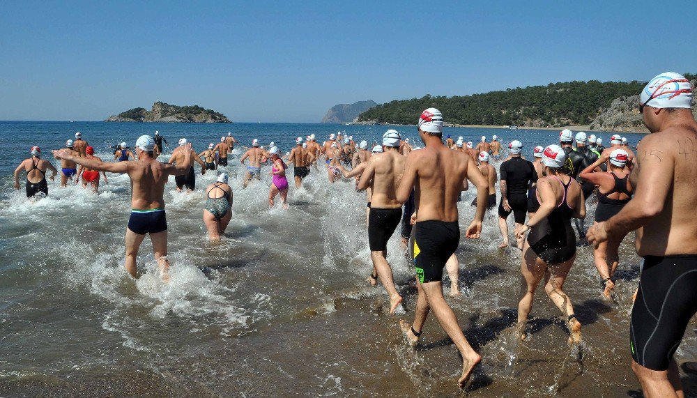 Dalyan Yine Carettalarla Yüzüyor