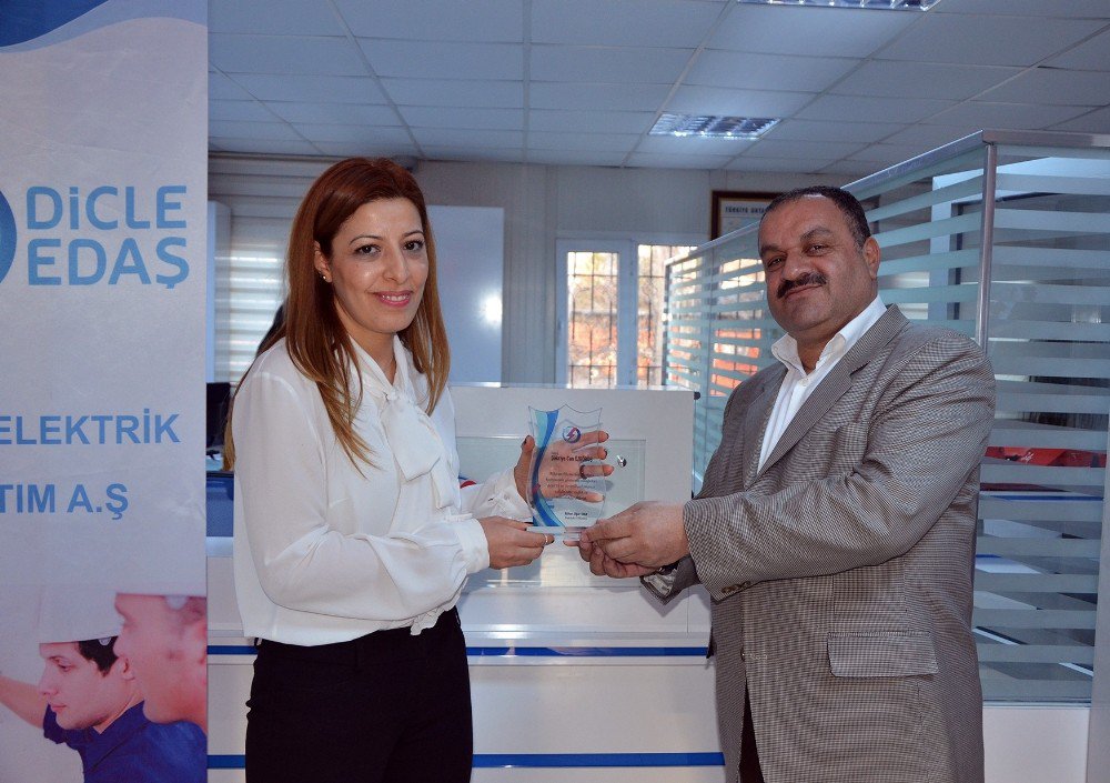 Dicle Elektrik Dağıtım’dan Mhm Çalışanlarına Plaket