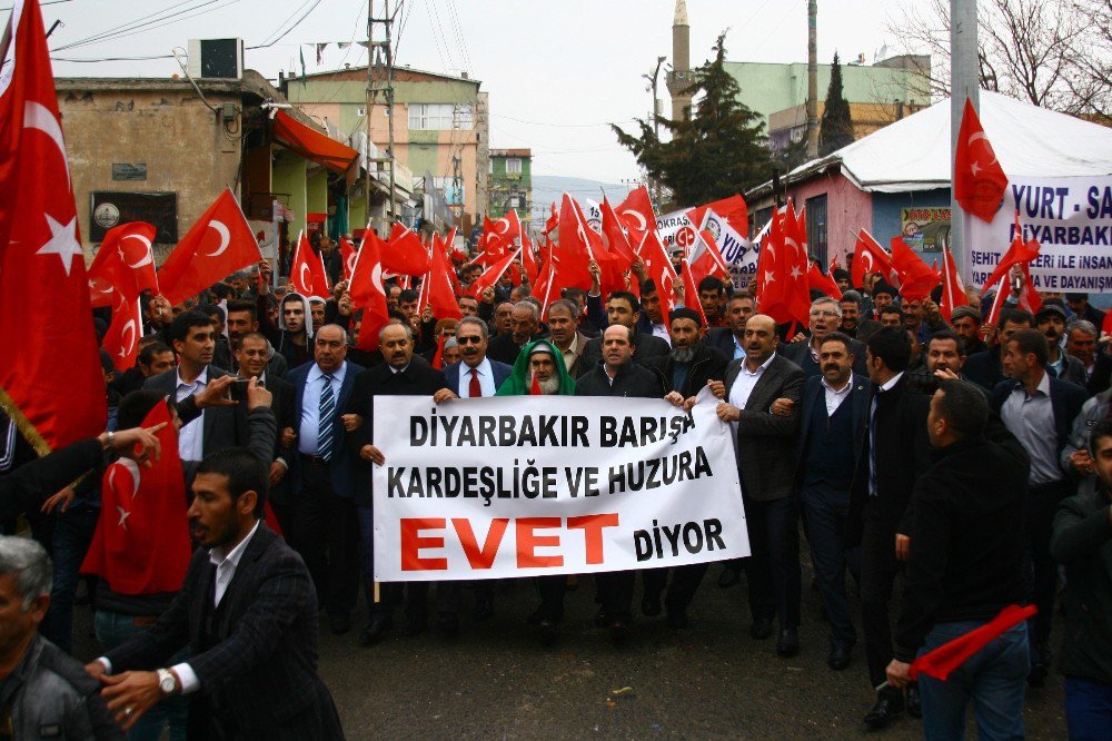 Hani’de ‘Teröre Lanet, Şehide Saygı’ Mitingi