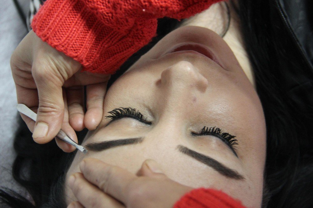 Özgecan’ın Adını Yaşatmak İçin Dikiyorlar, Boyuyorlar, Öğreniyorlar