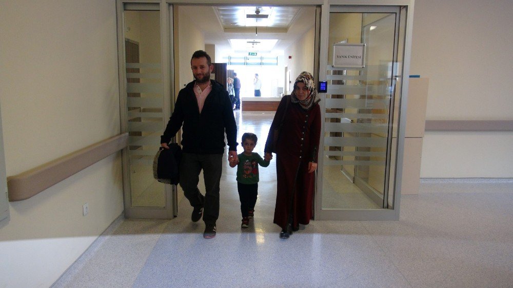 Üç Yaşındaki Rabia’nın Yanık Kolu Kesilmekten Kurtarıldı