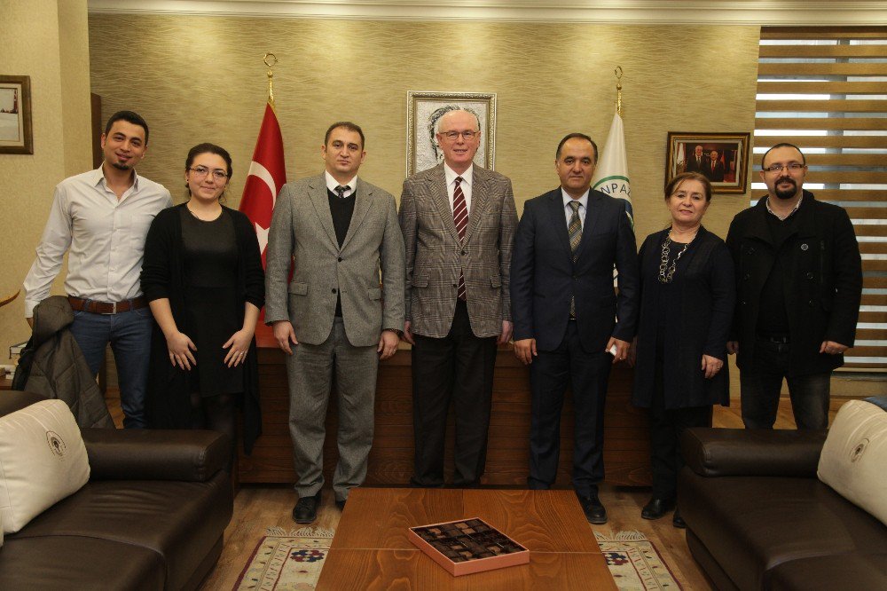 Kurt, Konuklarına Projelerini Anlattı