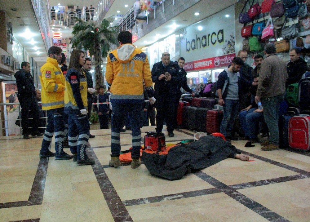 İş Merkezinde Feci Ölüm