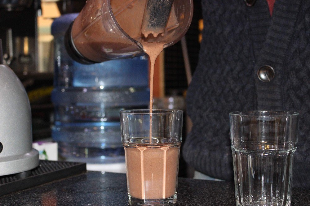 Bu Kafede Bisküvi İçiliyor