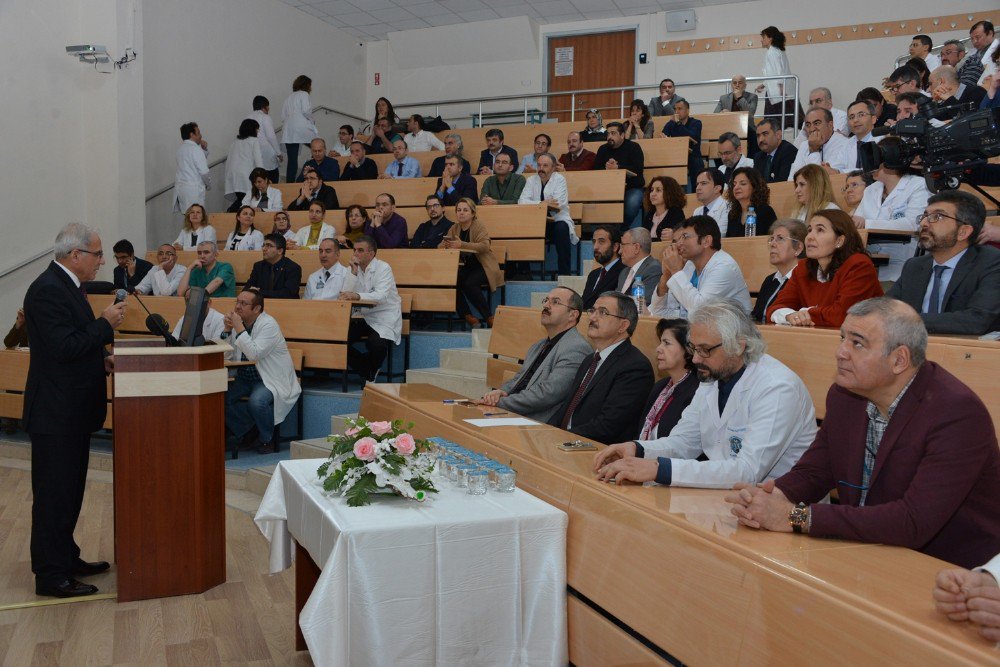 Rektör Şahin: “Tıp Fakülteleri Üniversitelerin Lokomotifidir”