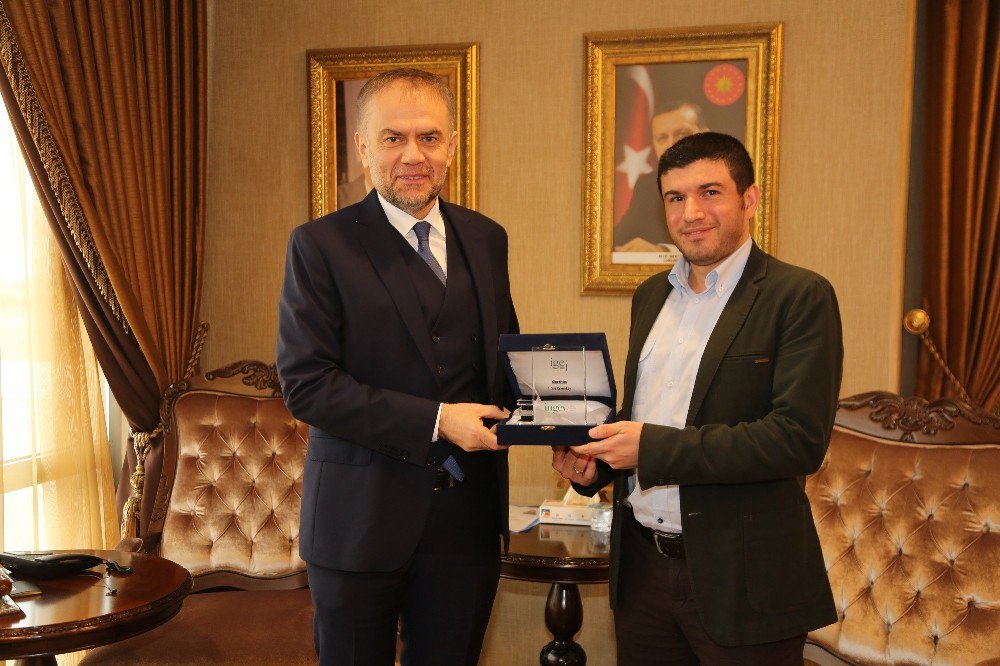 Çekmeköy Belediyesi Yönetişim Alanında 150 Belediye Arasında Zirvede