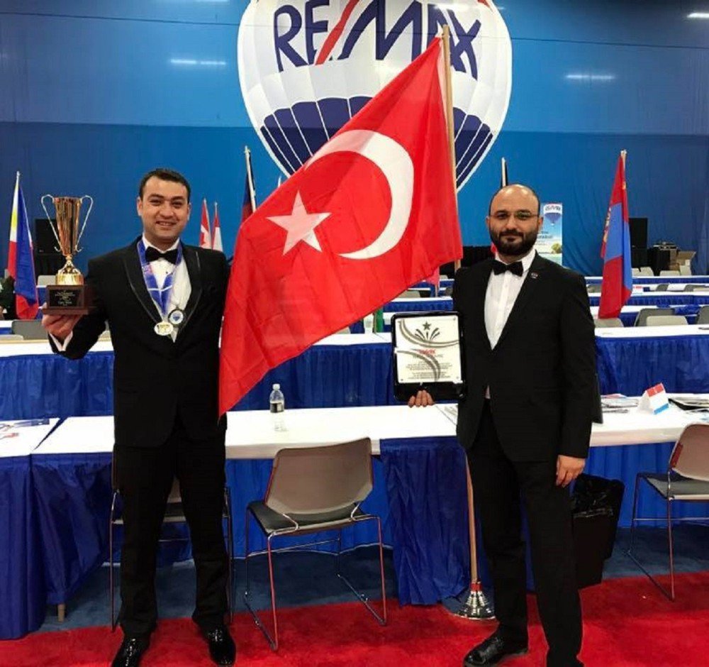 Uğur Tosun, Doğum Gününde 4 Ödül Birden Aldı