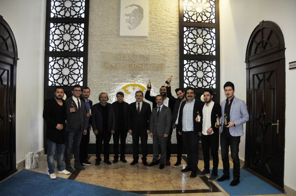 Genç İletişimciler Yarışmasında Selçuk İletişime 7 Ödül