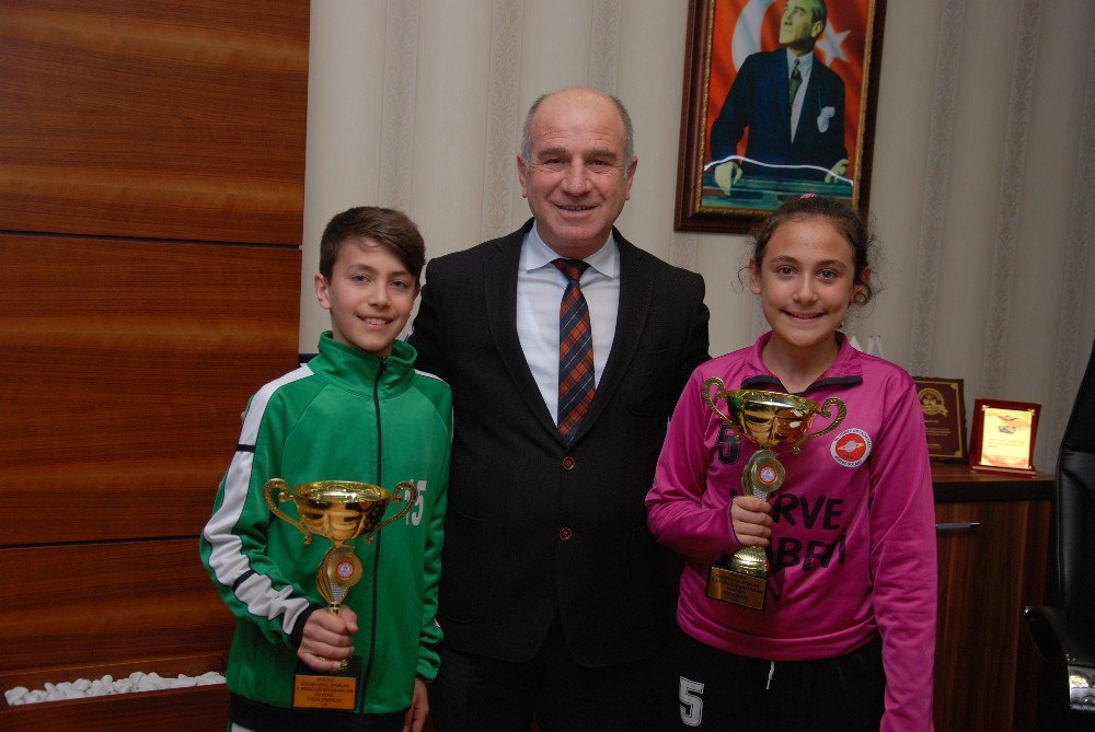 Başkan Yardımcısı Taş, Uluğbey Ortaokulu Öğrencilerini Ağırladı