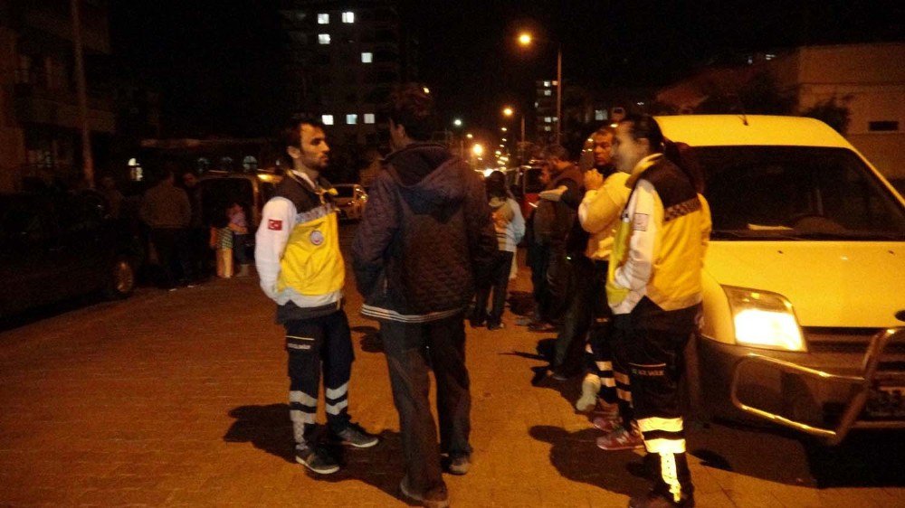 İntihar Etmek İsteyen Genç ,Ekmek Bıçağıyla Kız Kardeşini Rehin Aldı